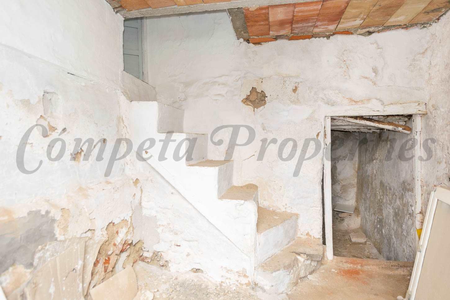 5 bedroom Townhouse for sale in Competa - € 194,000 (Ref: 8146567)