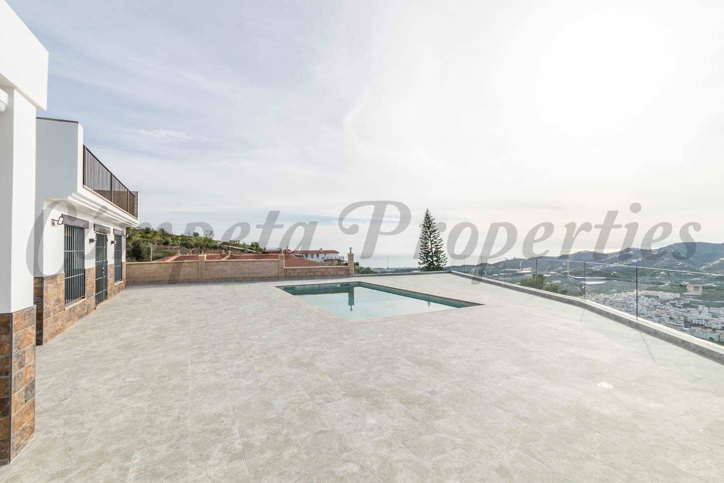 3 camera da letto Finca/Casa di Campagna da affitare come casa vacanza in Torrox con piscina garage - 1.225 € (Rif: 8200684)