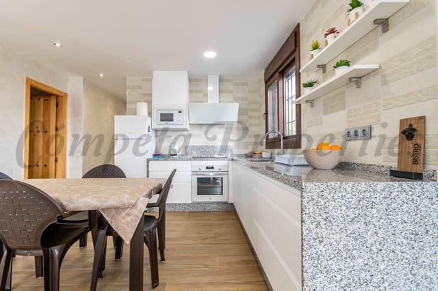 3 bedroom Finca/Country House for holiday rental in Torrox Pueblo, Torrox with pool garage - € 1,225 (Ref: 8200684)