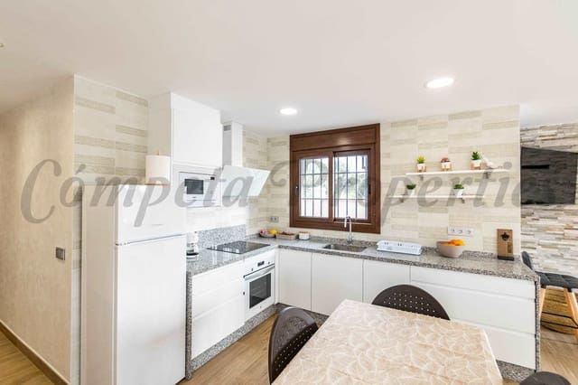 3 bedroom Finca/Country House for holiday rental in Torrox Pueblo, Torrox with pool garage - € 1,225 (Ref: 8200684)