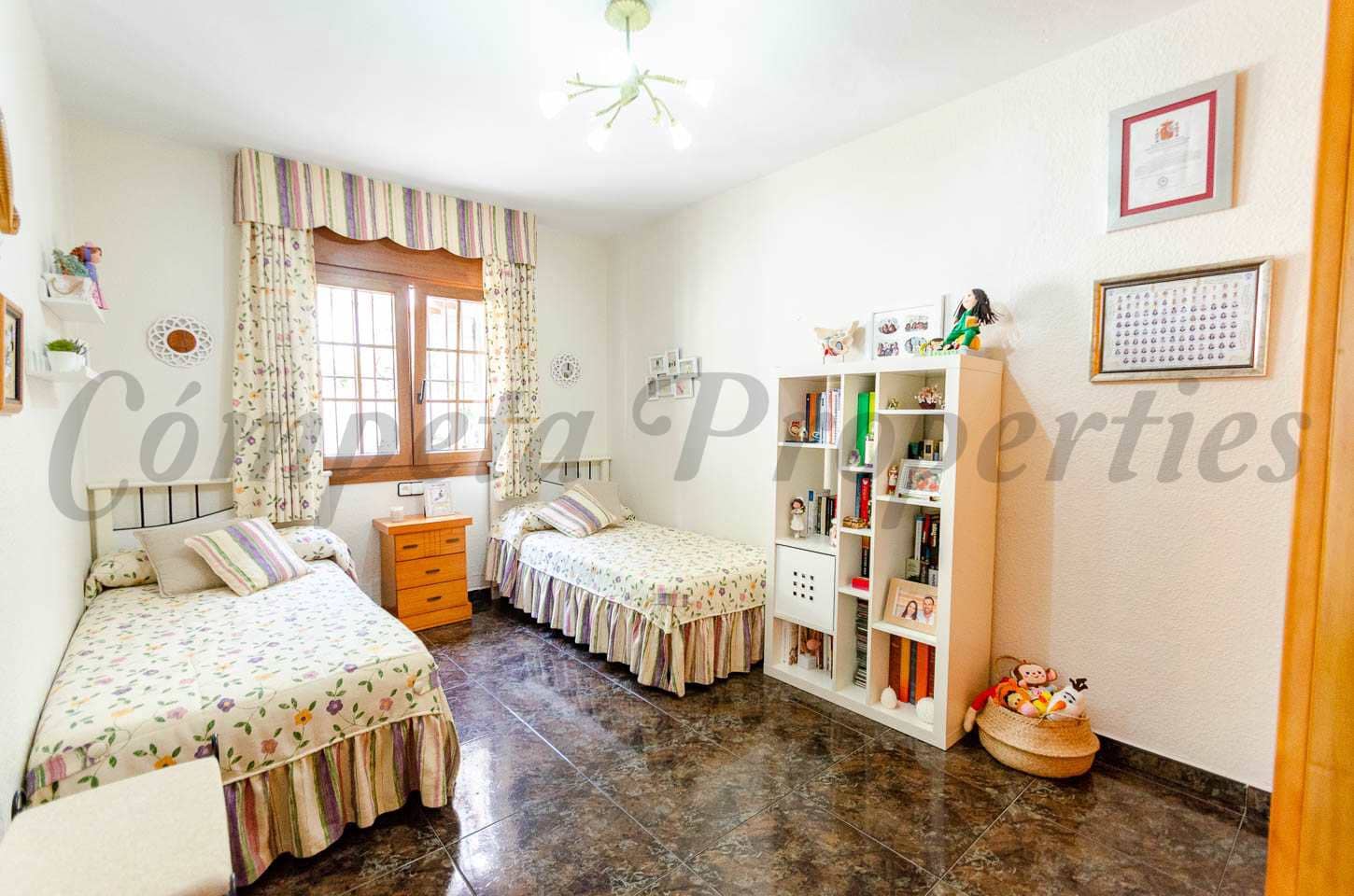 3 bedroom Townhouse for sale in Competa with garage - € 378,000 (Ref: 8263777)