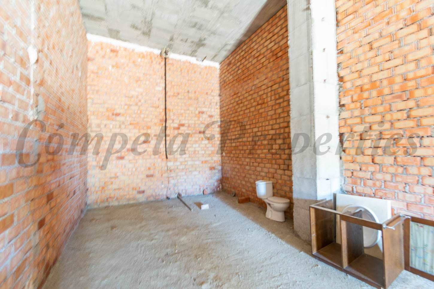 Commercieel te koop in Torrox-Costa met garage - € 220.000 (Ref: 8279964)