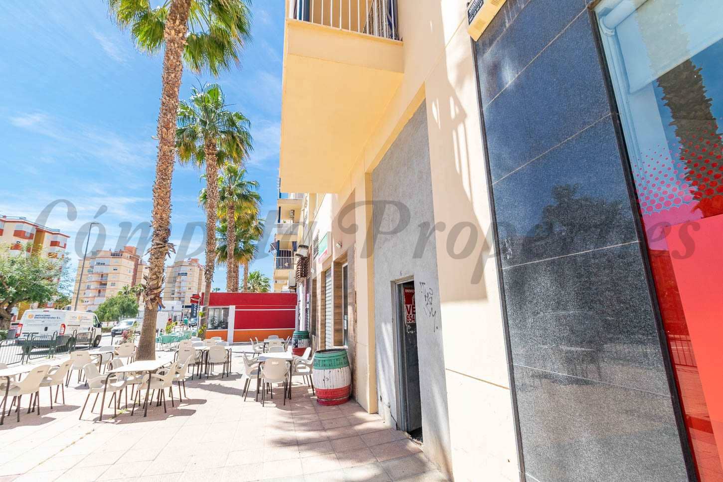 Commercieel te koop in Torrox-Costa met garage - € 220.000 (Ref: 8279964)