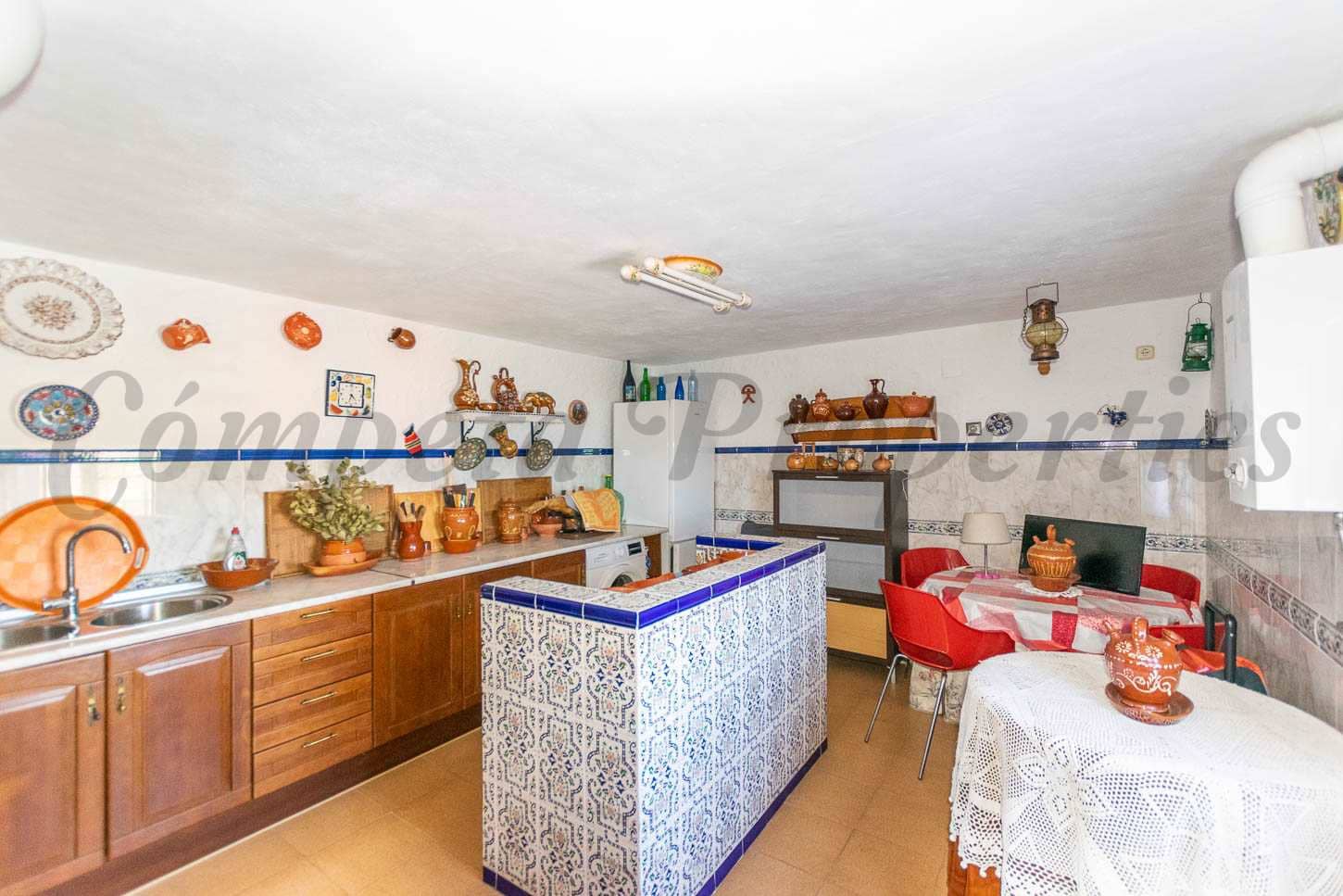 4 soveværelse Villa til salg i Lagos med swimmingpool - € 550.000 (Ref: 8315502)