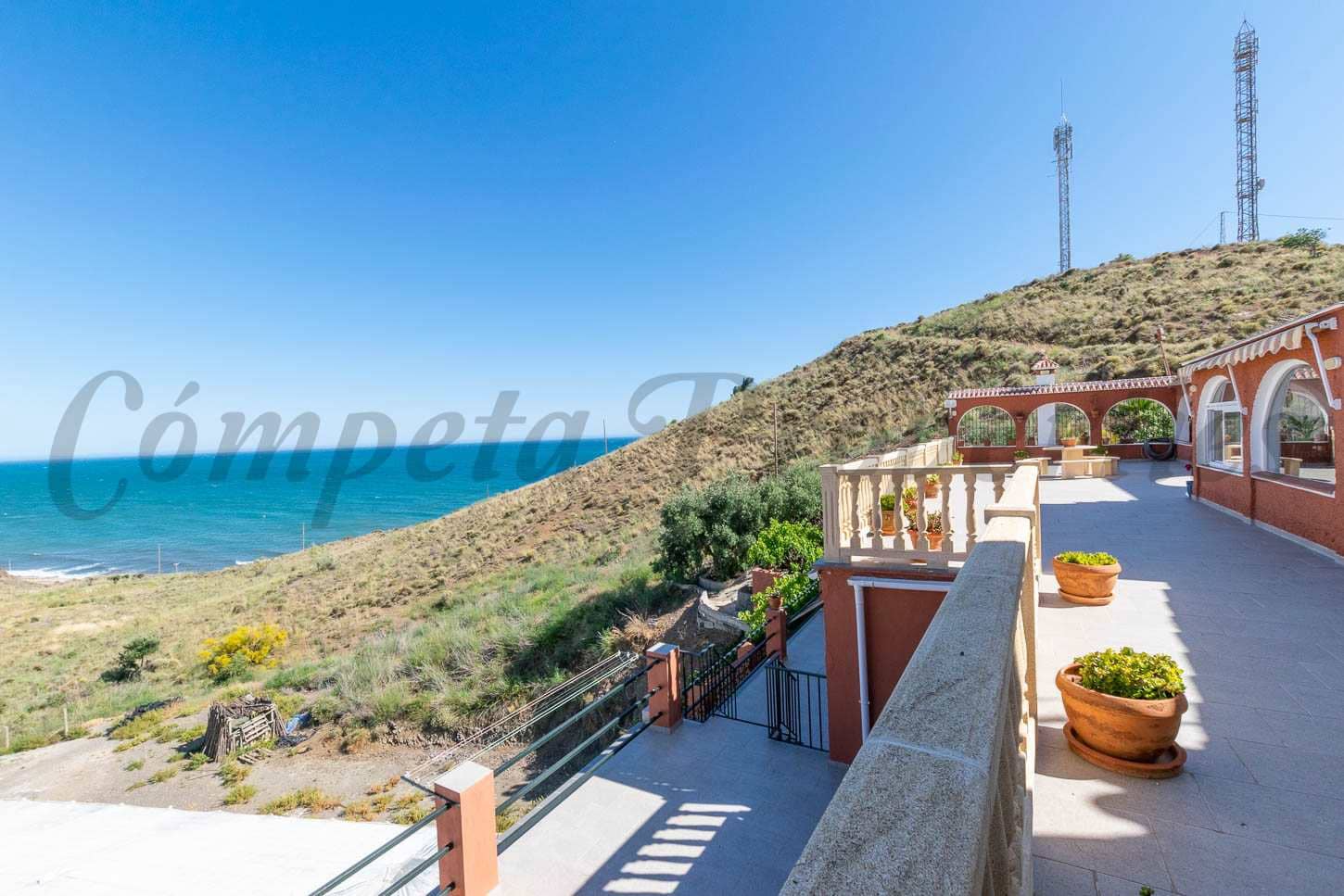 4 soveværelse Villa til salg i Lagos med swimmingpool - € 550.000 (Ref: 8315502)