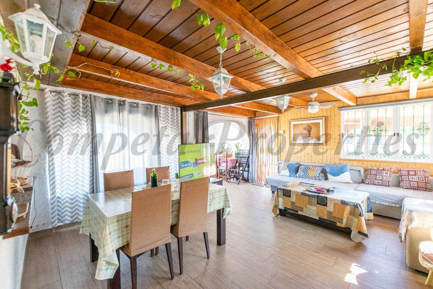 4 soveværelse Villa til salg i Lagos med swimmingpool - € 550.000 (Ref: 8315502)