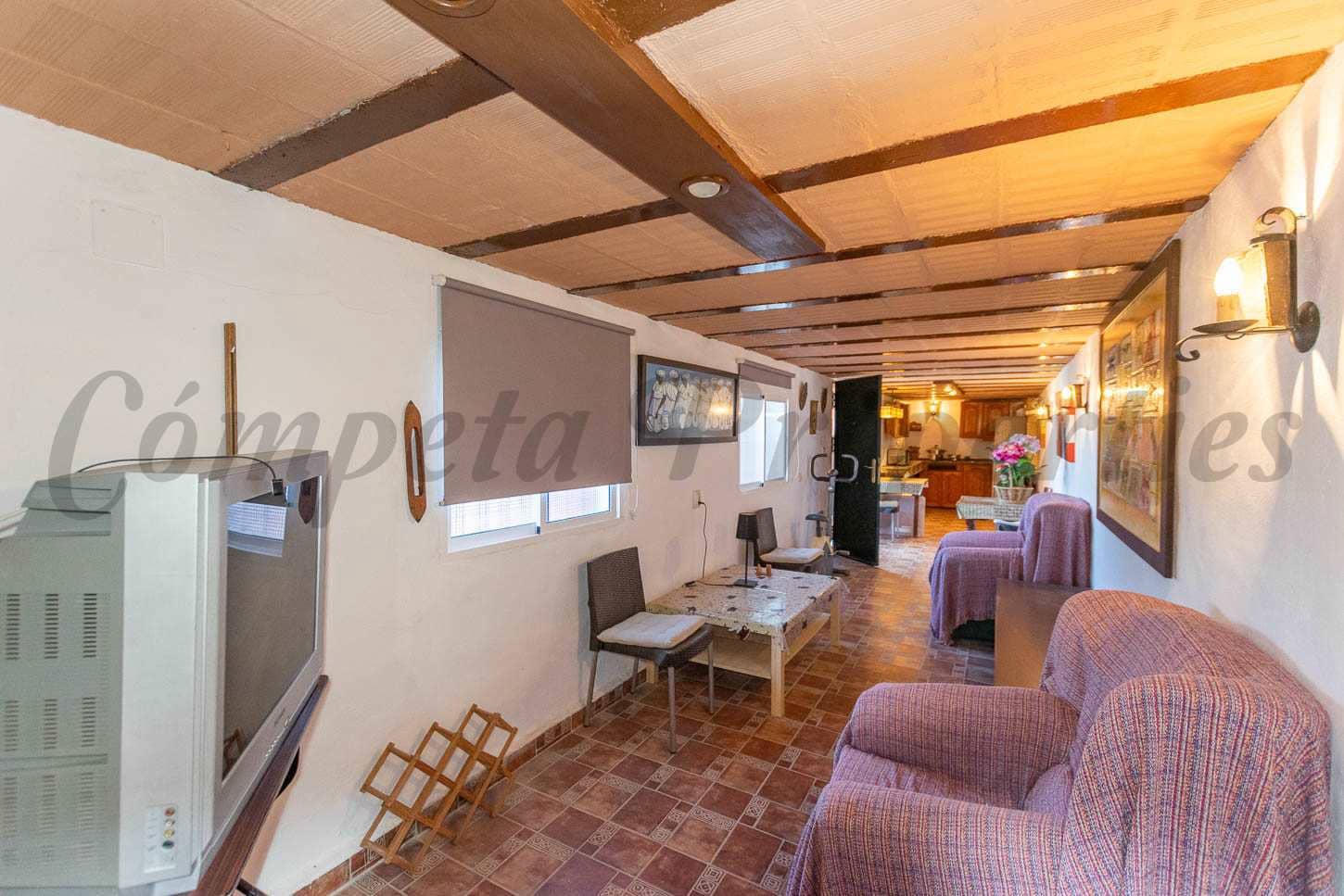 4 soveværelse Villa til salg i Lagos med swimmingpool - € 550.000 (Ref: 8315502)