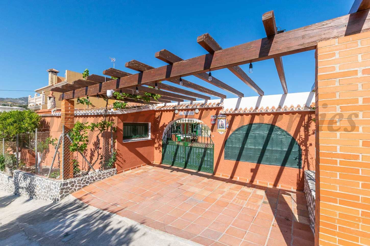 4 soveværelse Villa til salg i Lagos med swimmingpool - € 550.000 (Ref: 8315502)