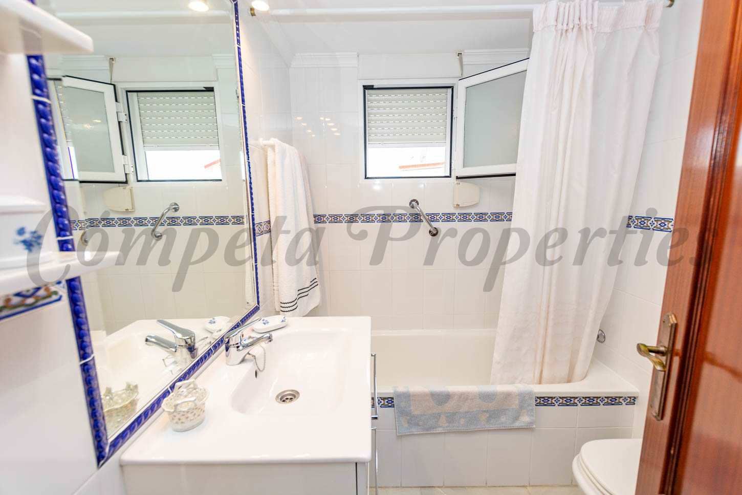 1 soveværelse Lejlighed til salg i Nerja med swimmingpool - € 335.000 (Ref: 8346819)