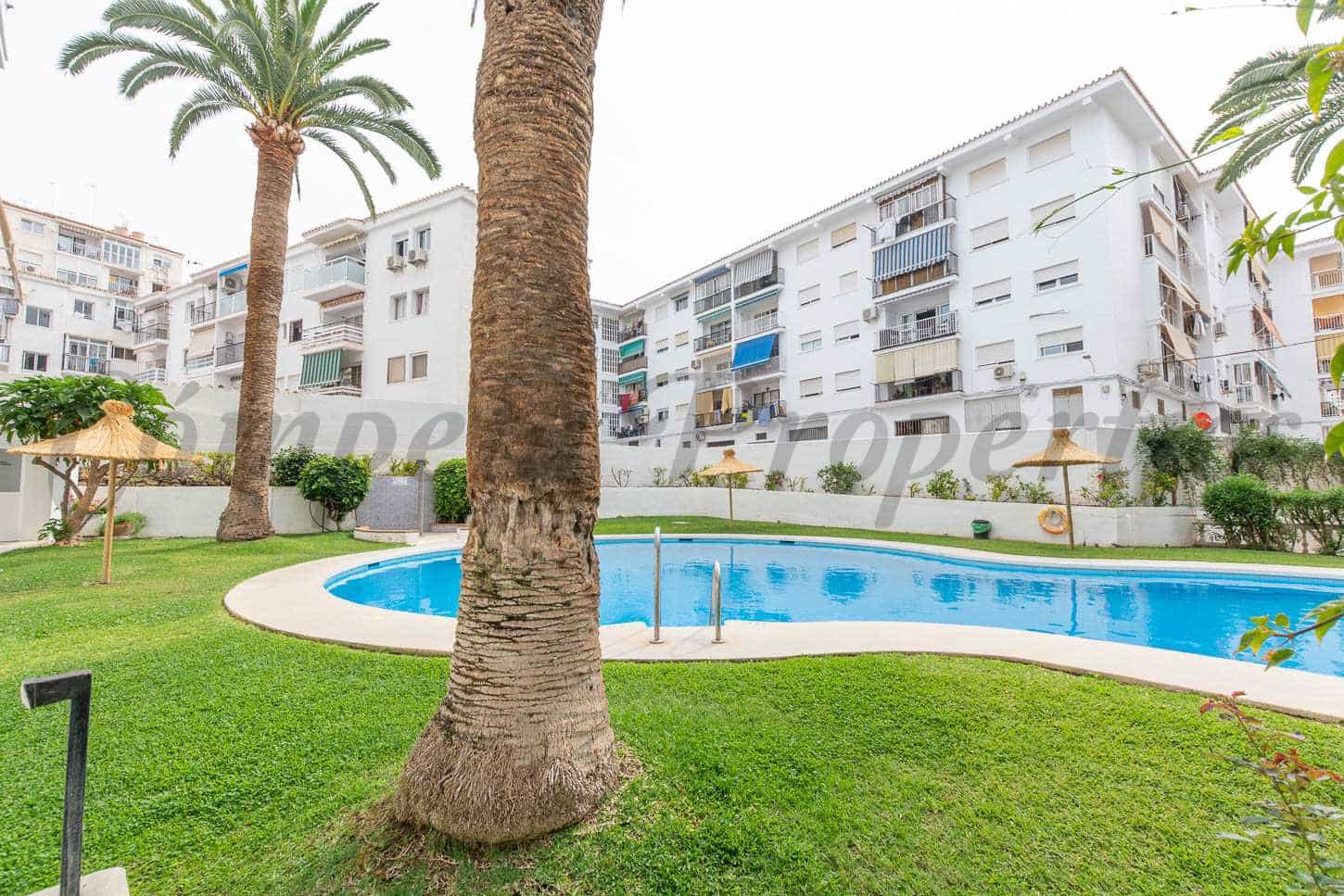 Kommersiell til salgs i Nerja med svømmebasseng - € 299 000 (Ref: 8348529)