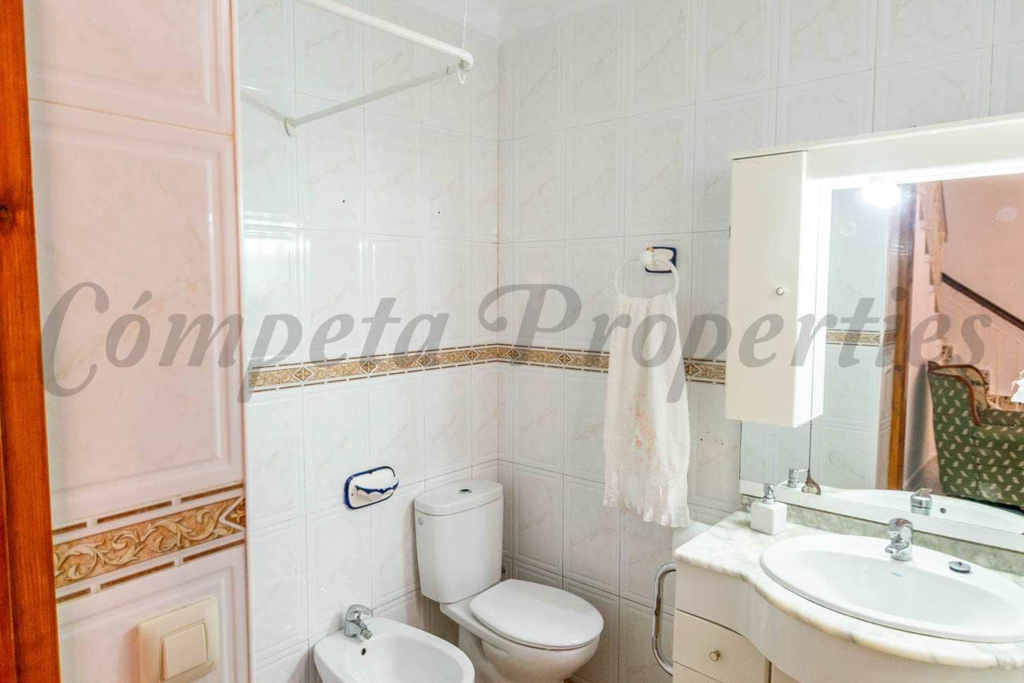 4 soveværelse Byhus til salg i Torrox med garage - € 210.000 (Ref: 8396002)