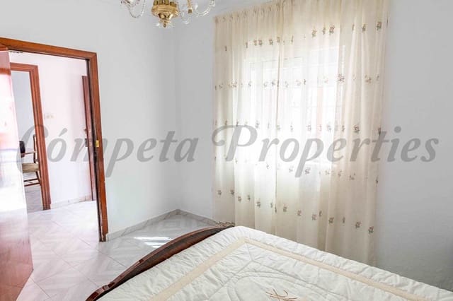 4 soveværelse Byhus til salg i Torrox med garage - € 210.000 (Ref: 8396002)