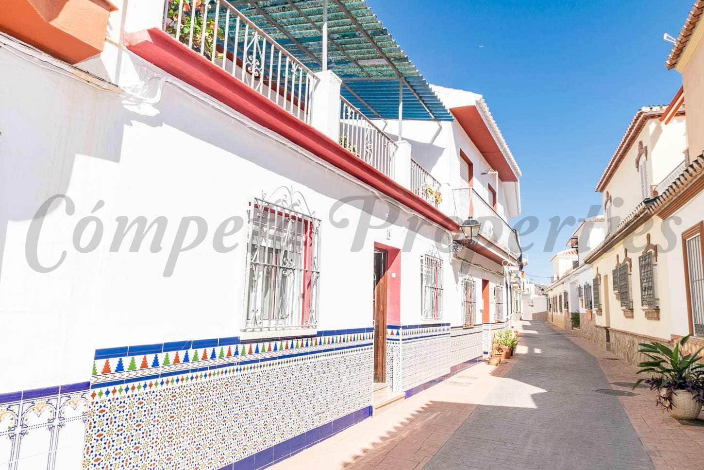 4 soveværelse Byhus til salg i Torrox med garage - € 210.000 (Ref: 8396002)