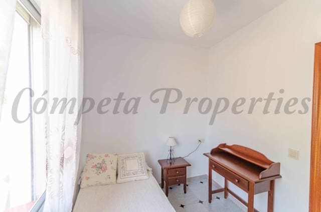 3 bedroom Apartment for rent in Cómpeta - € 750 (Ref: 8437956)