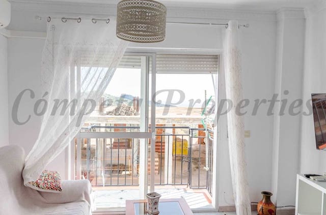 3 bedroom Apartment for rent in Cómpeta - € 750 (Ref: 8437956)