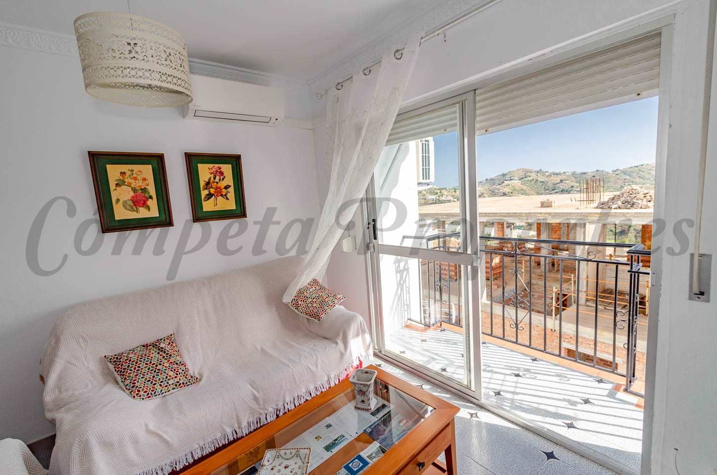 3 soveværelse Lejlighed til leje i Competa - € 750 (Ref: 8437956)