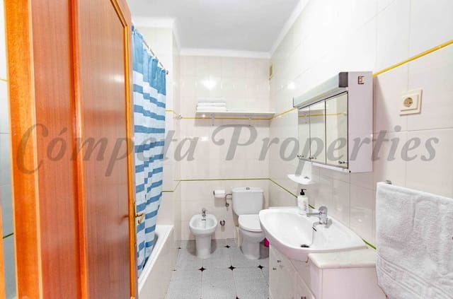 3 bedroom Apartment for rent in Cómpeta - € 750 (Ref: 8437956)