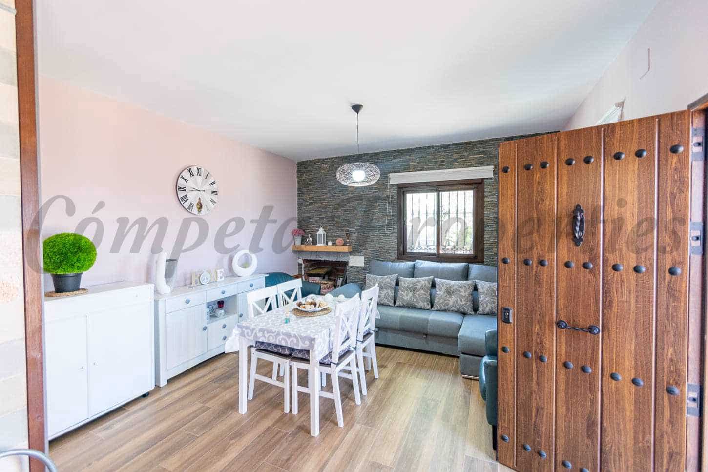 Finka/Dom wiejski do wynajęcia w Torrox z garażem - 750 € (Ref: 8448543)