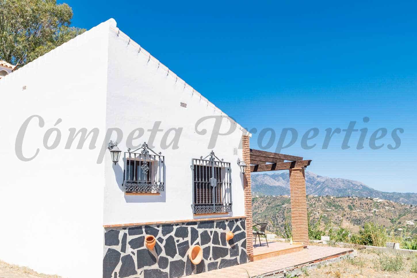 Finka/Dom wiejski do wynajęcia w Torrox z garażem - 750 € (Ref: 8448543)