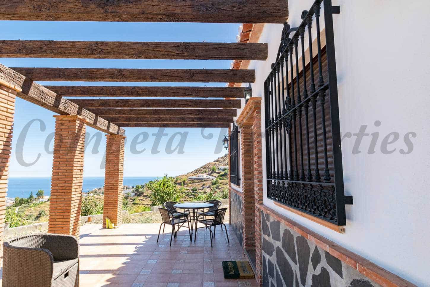 Finka/Dom wiejski do wynajęcia w Torrox z garażem - 750 € (Ref: 8448543)