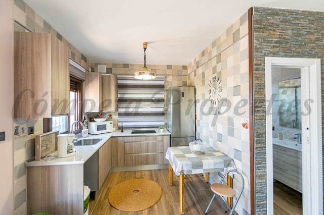 Finka/Dom wiejski do wynajęcia w Torrox z garażem - 750 € (Ref: 8448543)