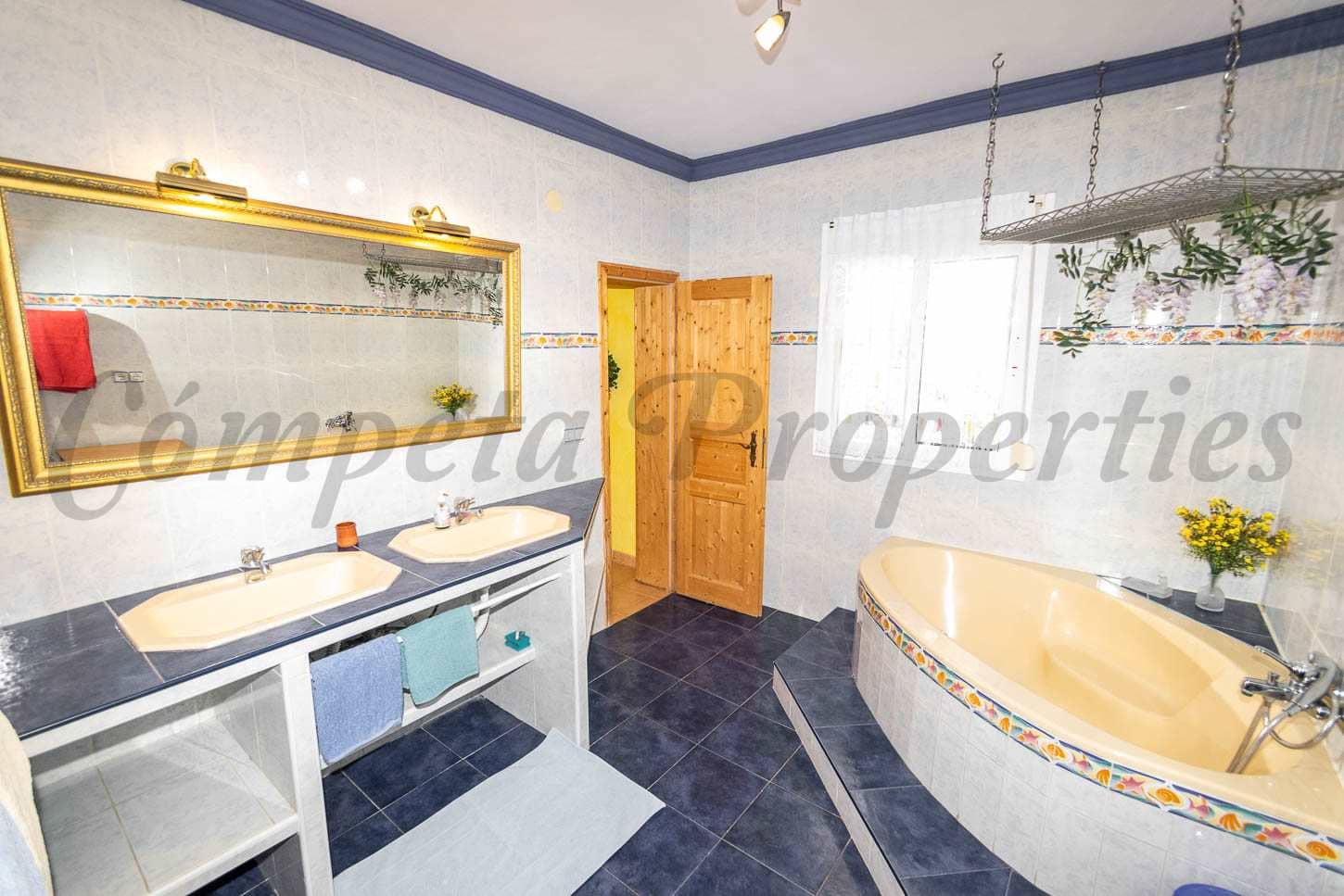 7 soverom Finca/Herregård til salgs i Torrox med svømmebasseng garasje - € 870 000 (Ref: 8456193)