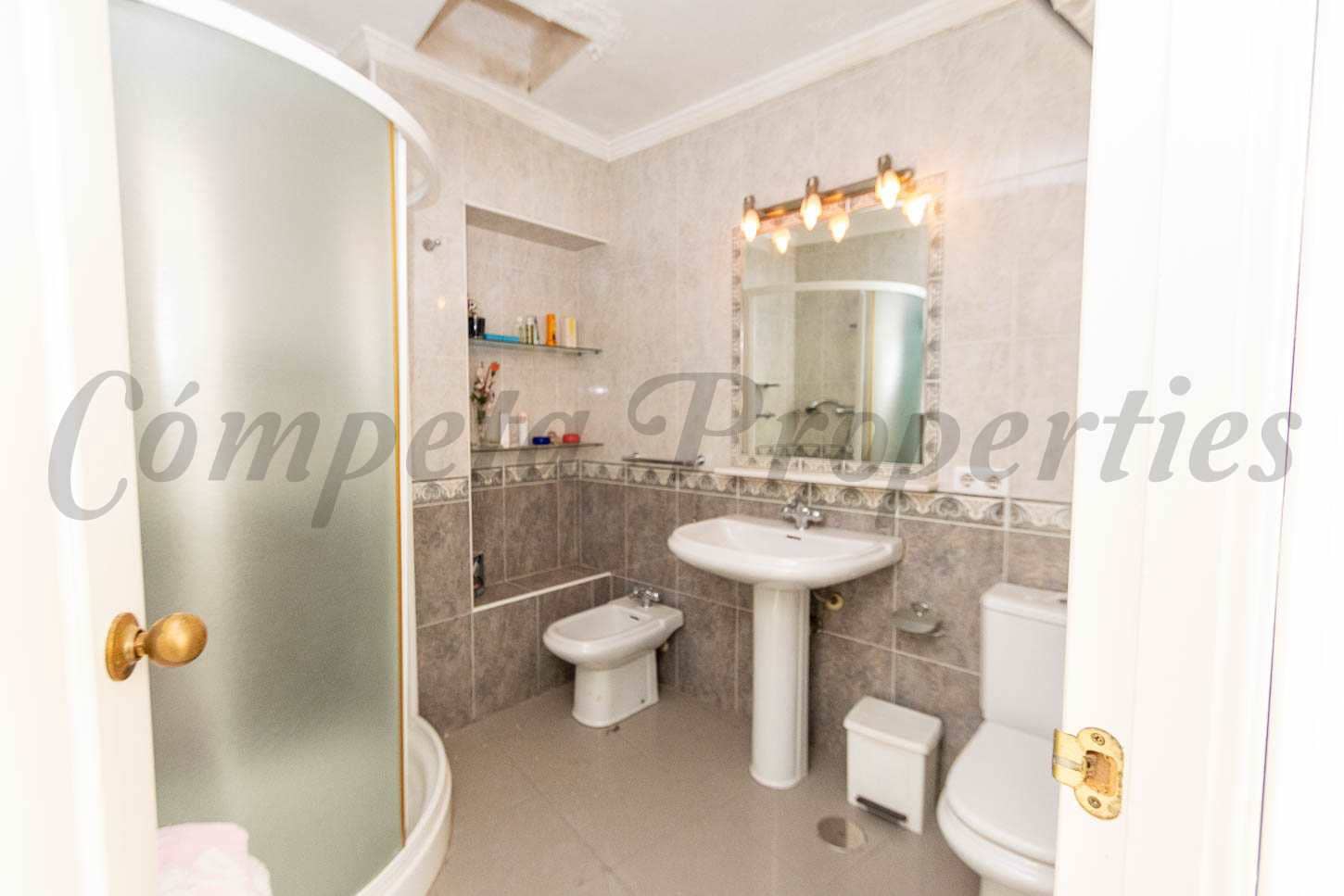 4 quarto Casa em Banda para venda em Nerja - 650 000 € (Ref: 8472938)