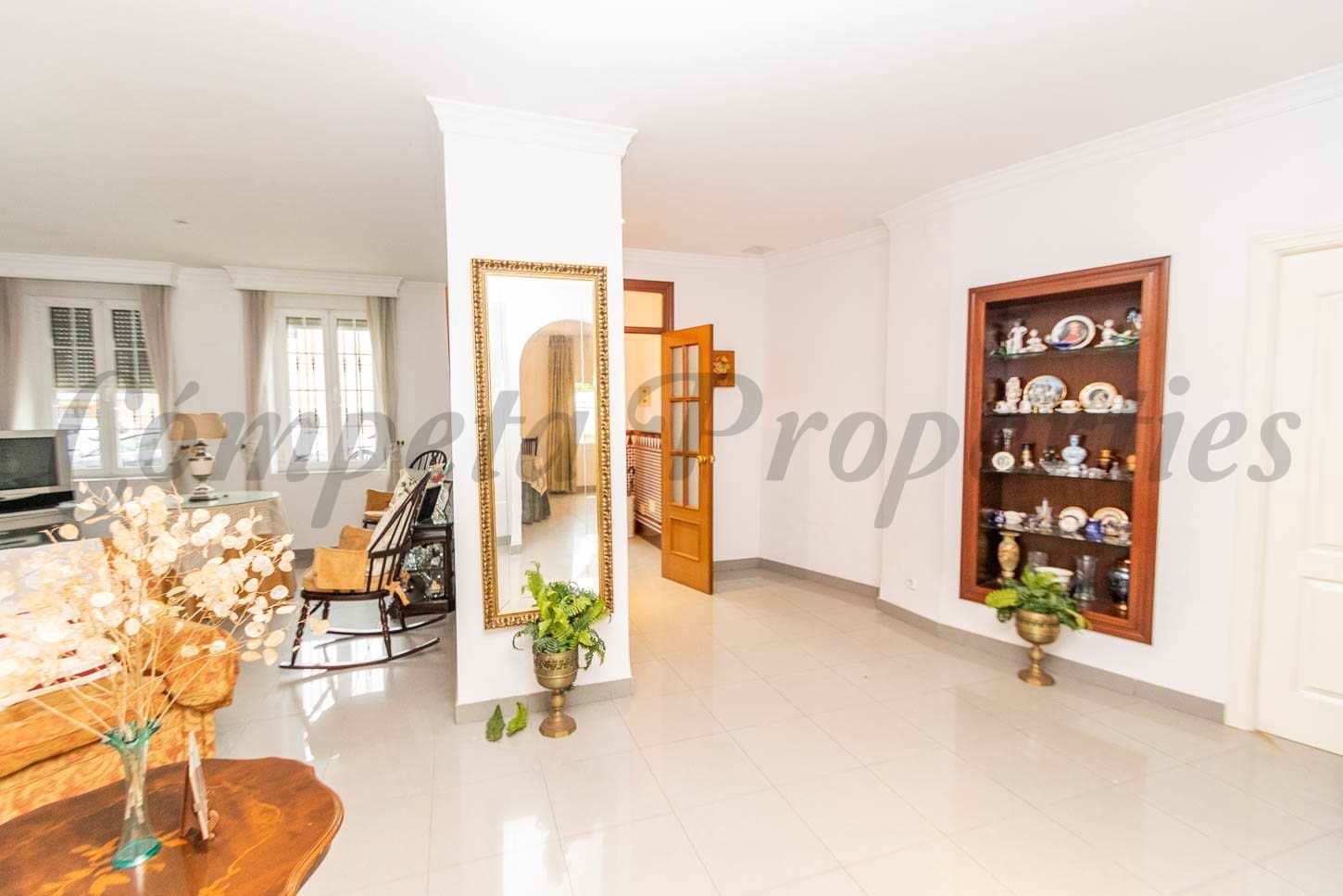 4 quarto Casa em Banda para venda em Nerja - 650 000 € (Ref: 8472938)