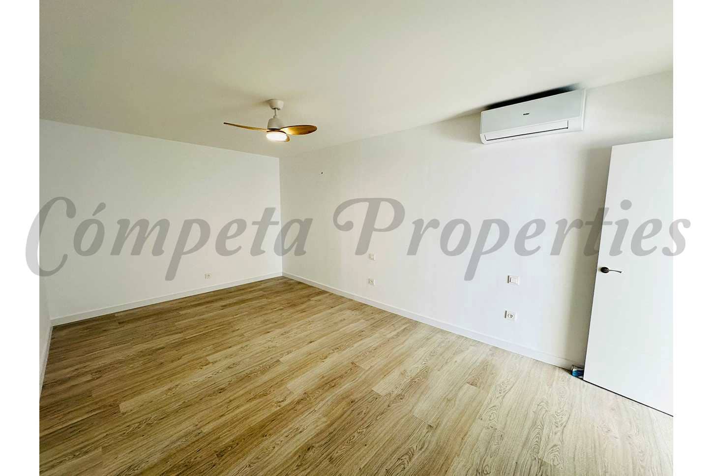 4 soverom Hus til salgs i Torrox-Costa med svømmebasseng garasje - € 599 000 (Ref: 8475346)