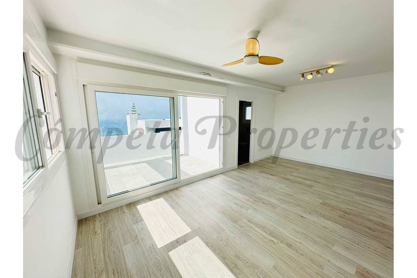 4 soverom Hus til salgs i Torrox-Costa med svømmebasseng garasje - € 599 000 (Ref: 8475346)