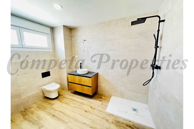 4 soverom Hus til salgs i Torrox-Costa, Torrox med svømmebasseng garasje - € 599 000 (Ref: 8475346)