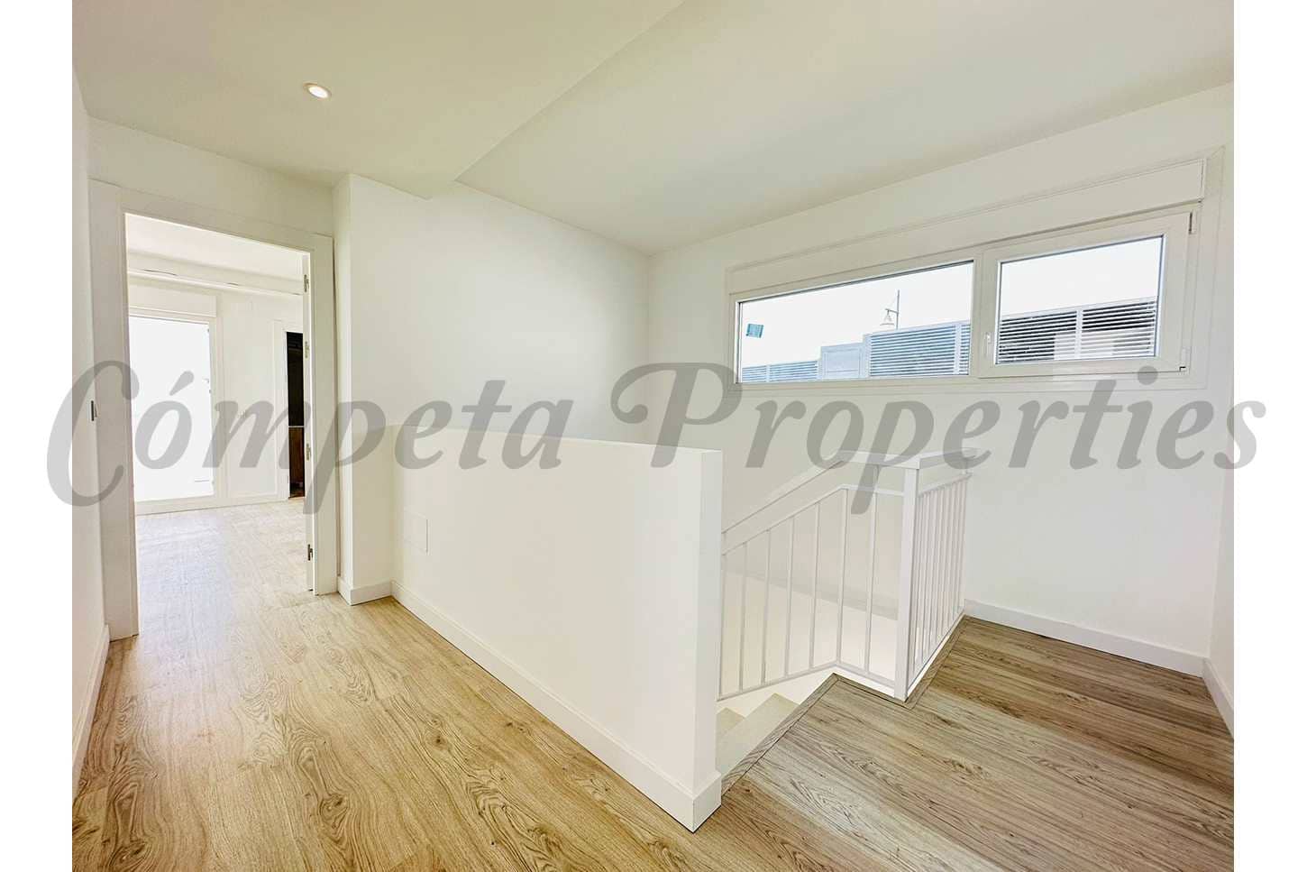 4 soverom Hus til salgs i Torrox-Costa med svømmebasseng garasje - € 599 000 (Ref: 8475346)