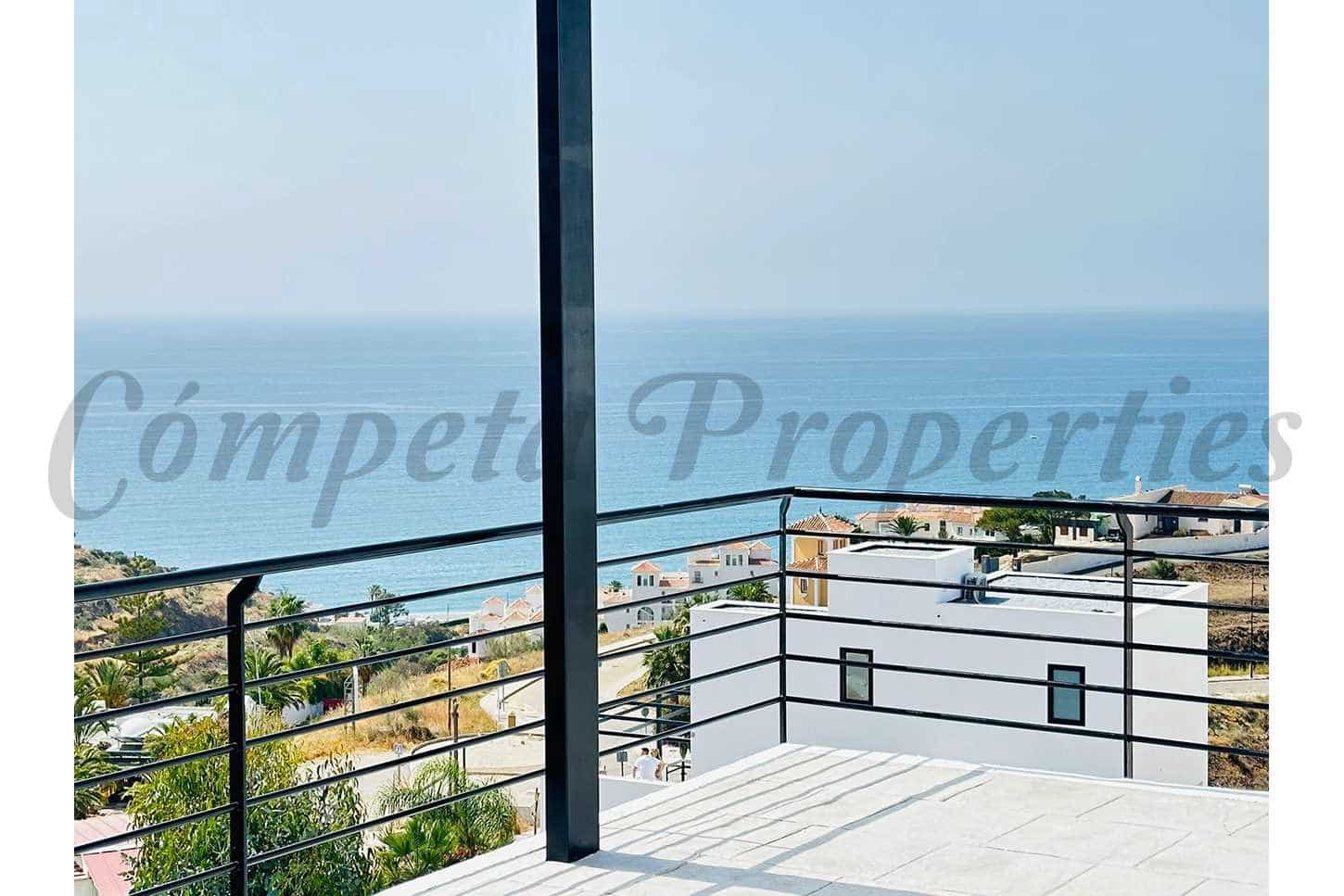 4 soverom Hus til salgs i Torrox-Costa med svømmebasseng garasje - € 599 000 (Ref: 8475346)