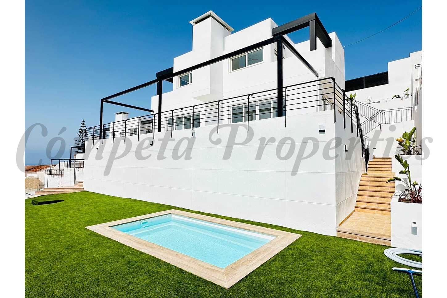 4 bedroom Townhouse for sale in Torrox-Costa with pool garage - € 525,000 (Ref: 8475346)