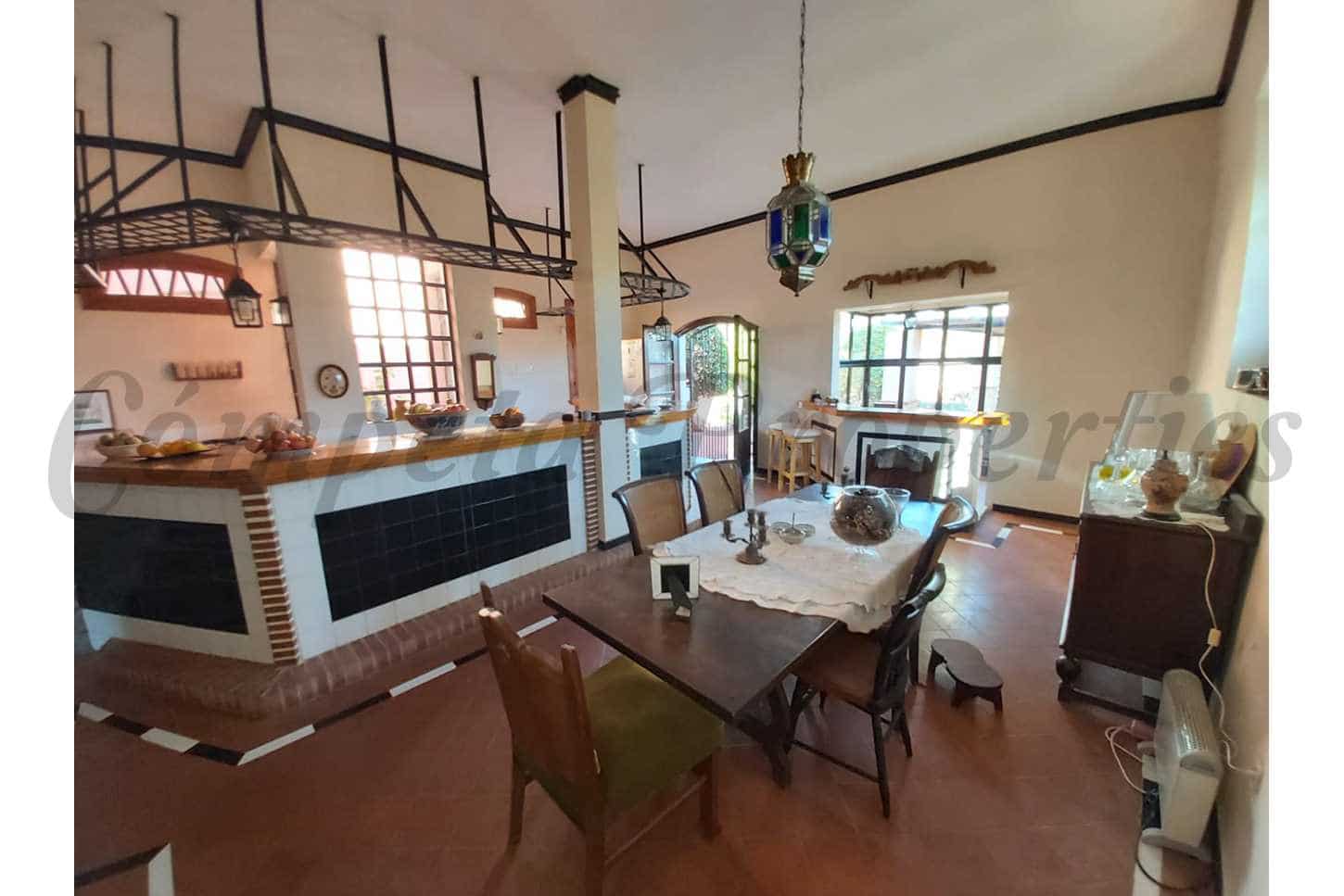 4 sovrum Villa till salu i Nerja med pool garage - 1 400 000 € (Ref: 8481448)