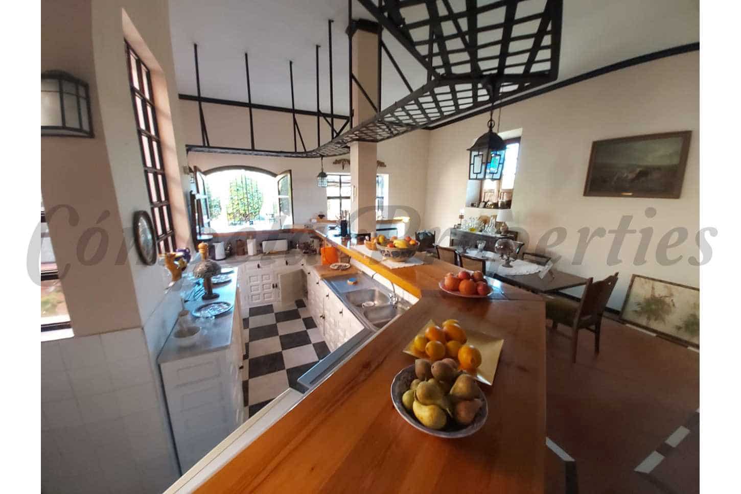 4 sovrum Villa till salu i Nerja med pool garage - 1 400 000 € (Ref: 8481448)