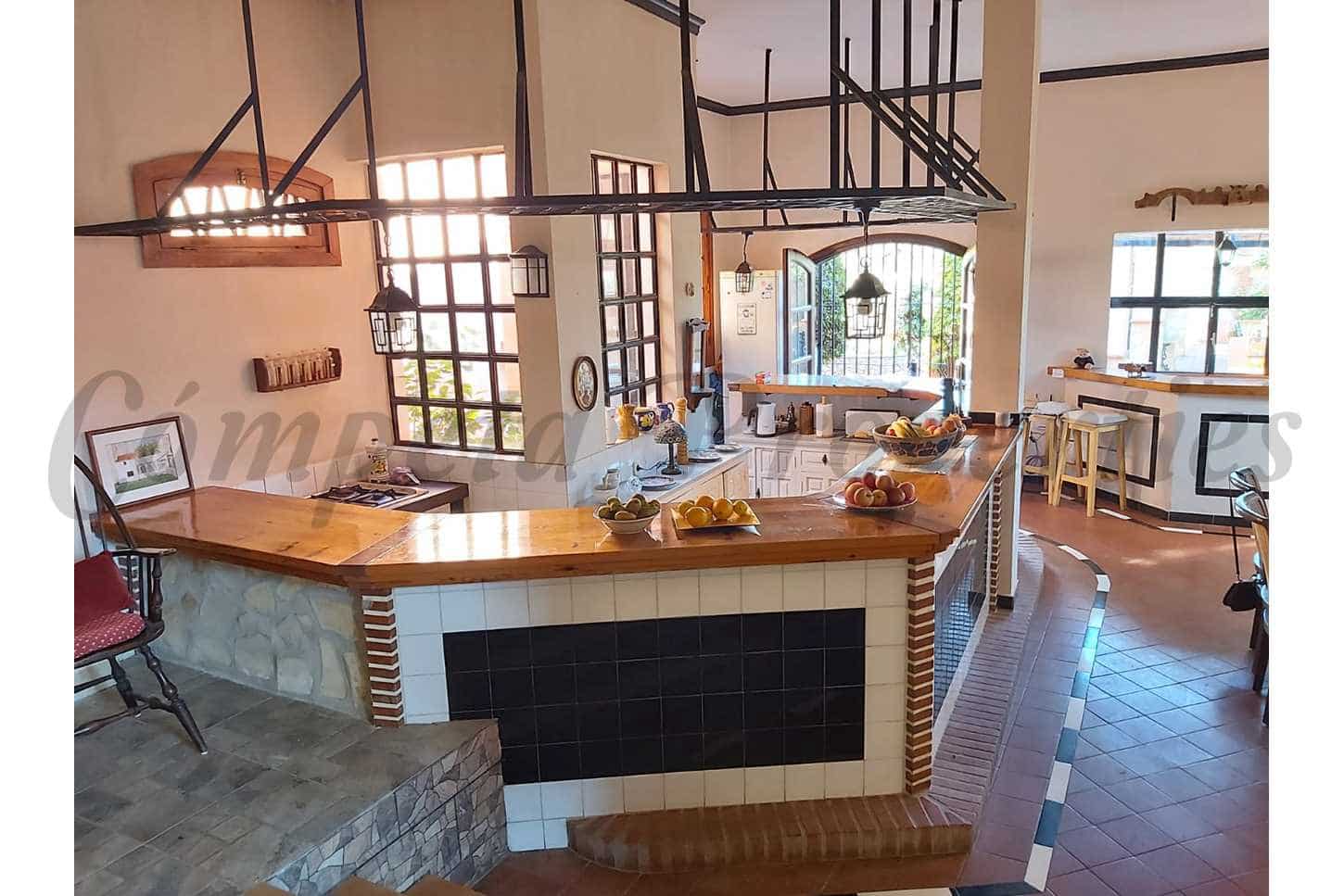 4 sovrum Villa till salu i Nerja med pool garage - 1 400 000 € (Ref: 8481448)