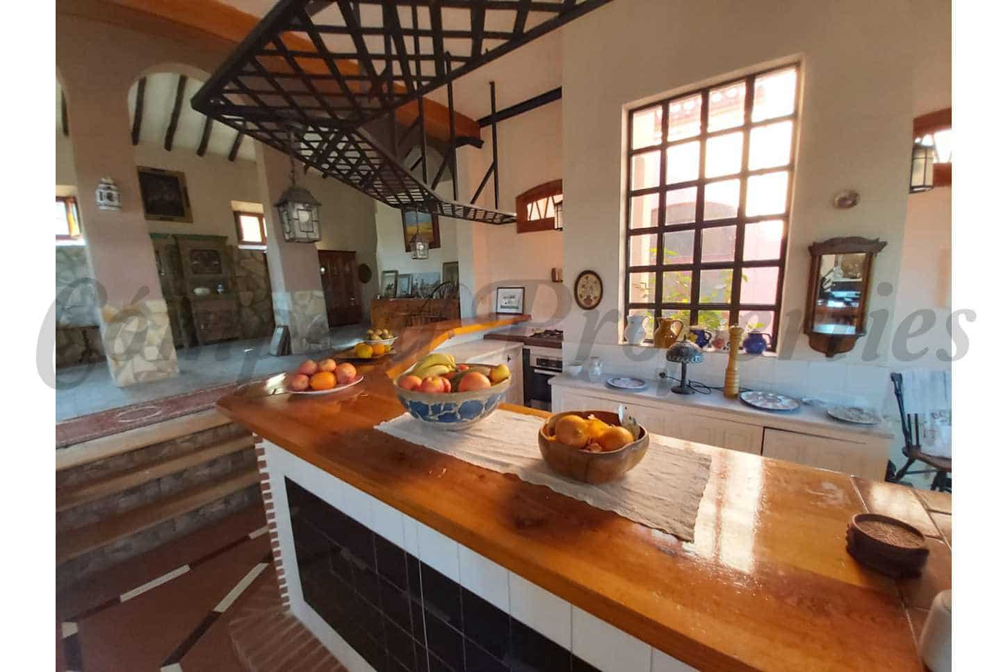 4 sovrum Villa till salu i Nerja med pool garage - 1 400 000 € (Ref: 8481448)