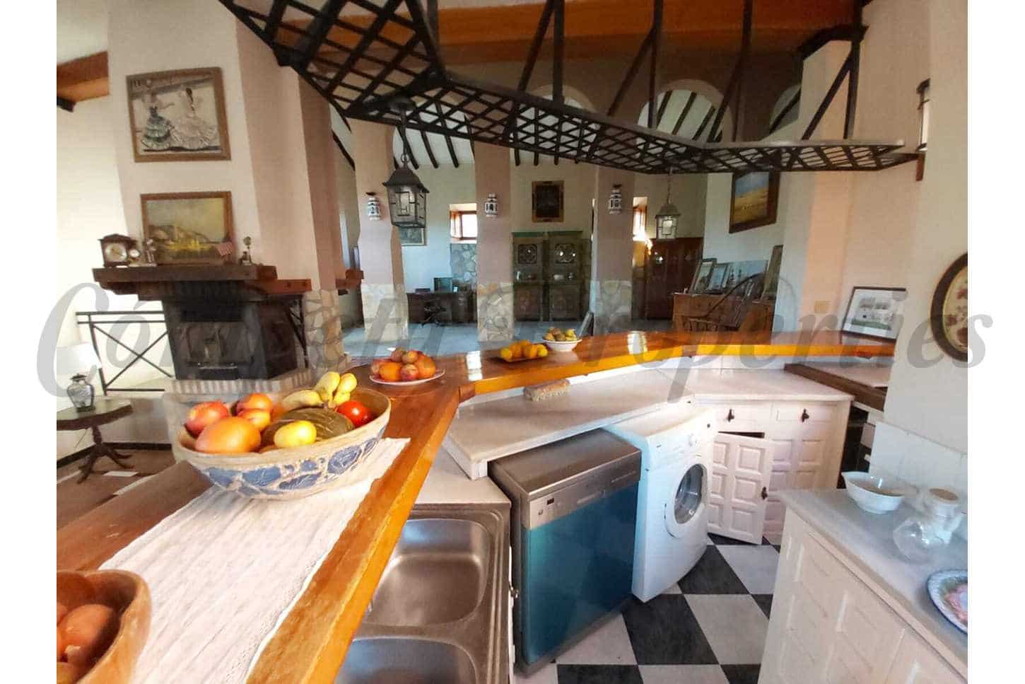 4 sovrum Villa till salu i Nerja med pool garage - 1 400 000 € (Ref: 8481448)