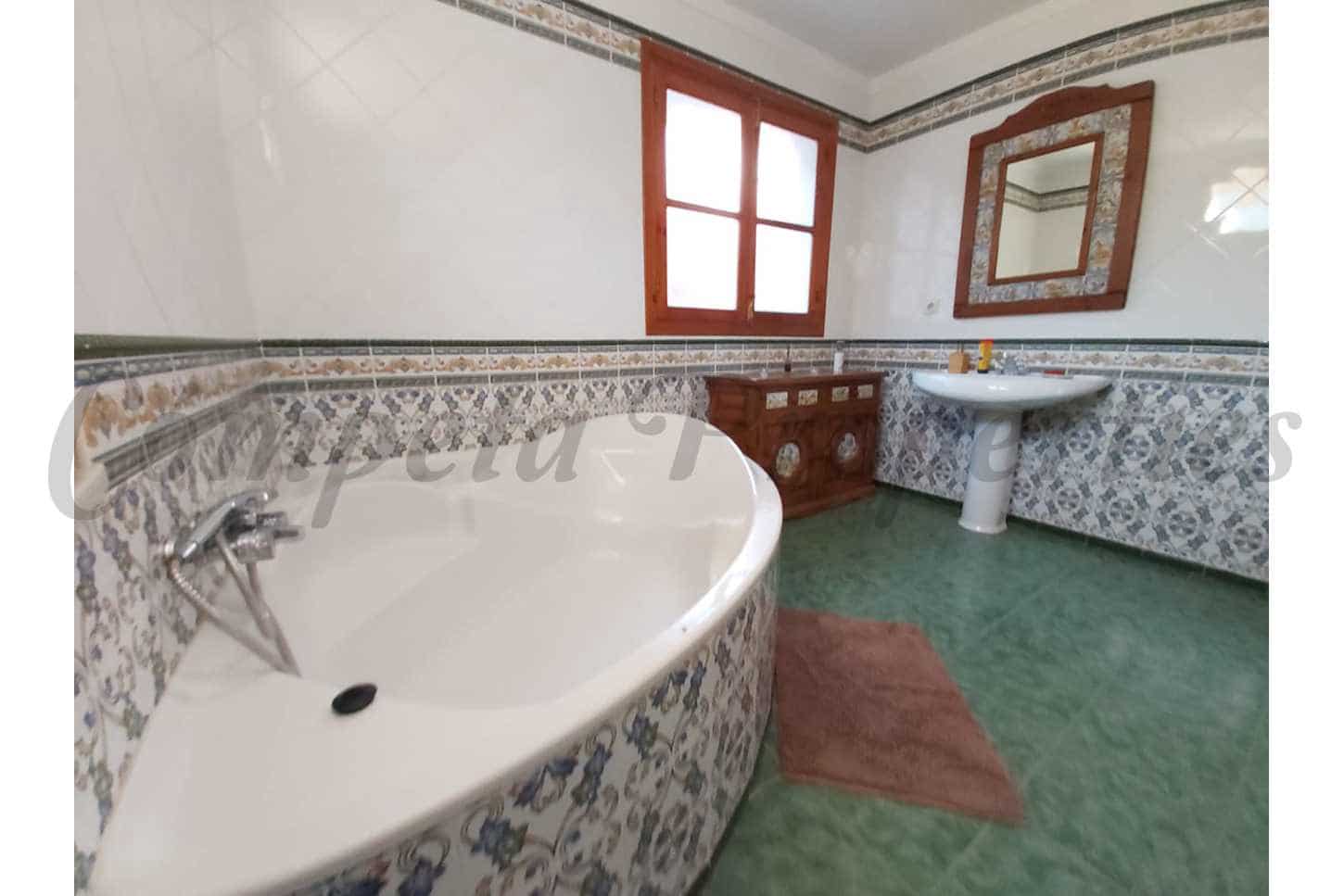 4 sovrum Villa till salu i Nerja med pool garage - 1 400 000 € (Ref: 8481448)