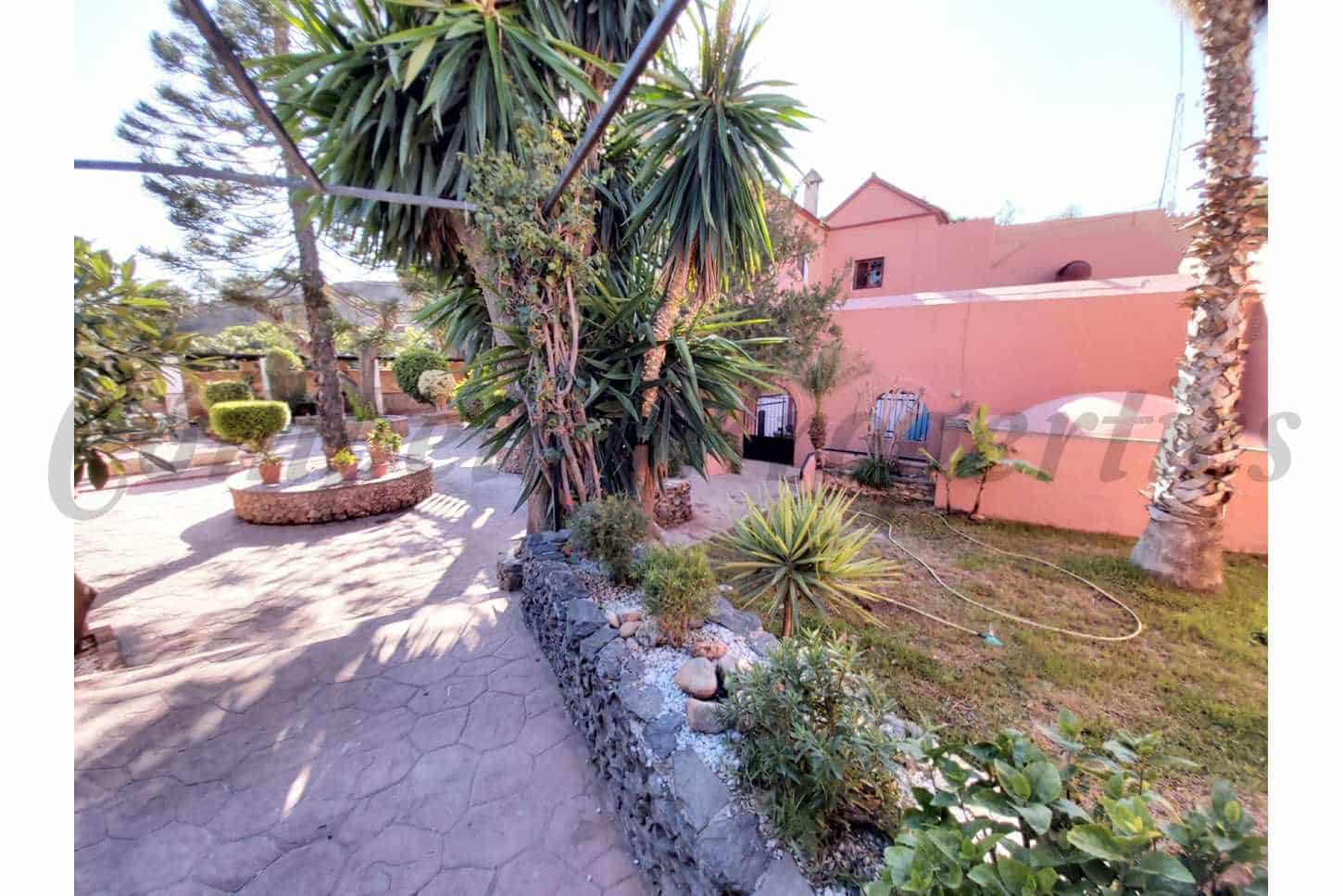 4 sovrum Villa till salu i Nerja med pool garage - 1 400 000 € (Ref: 8481448)