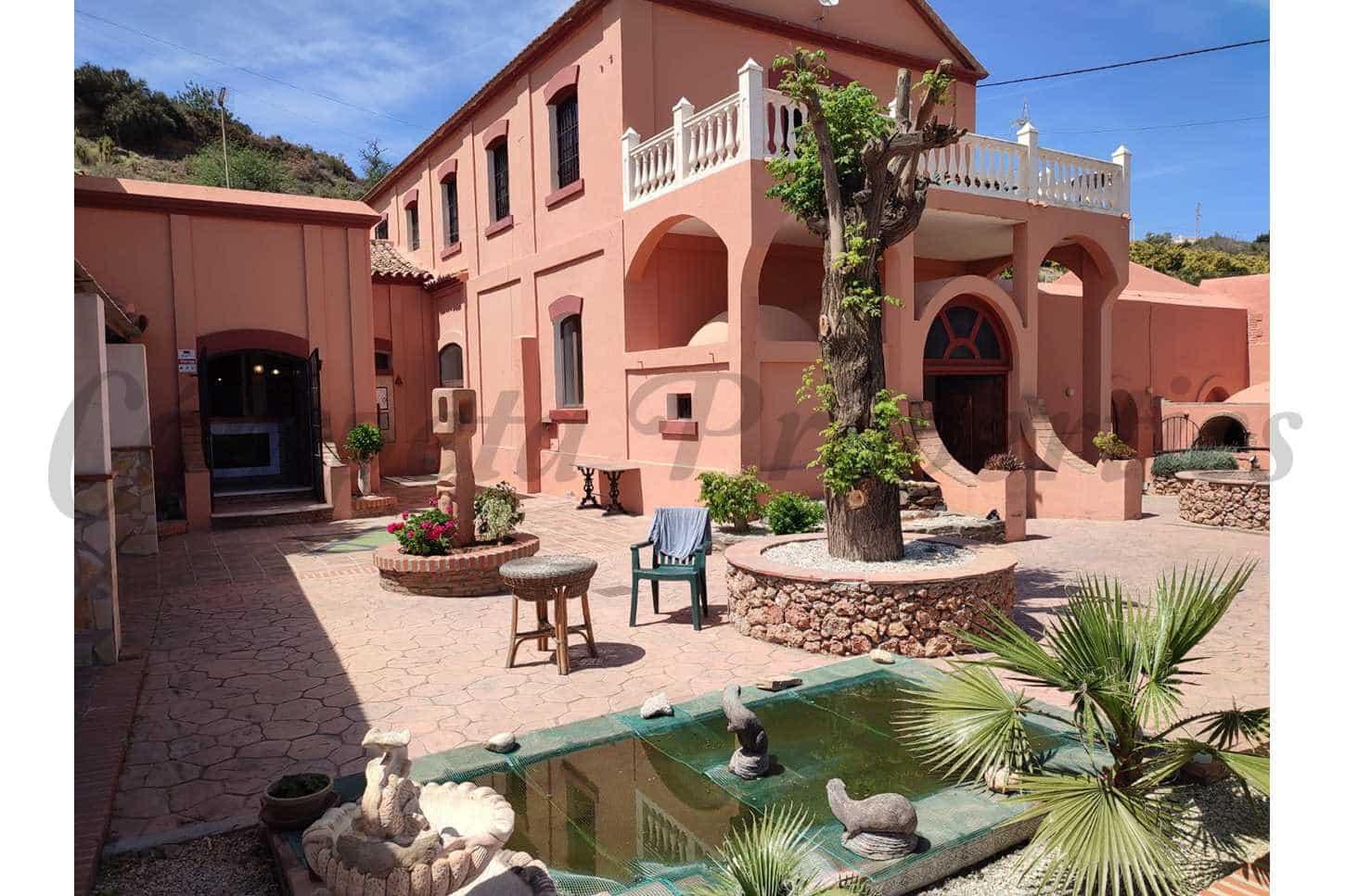 4 sovrum Villa till salu i Nerja med pool garage - 1 400 000 € (Ref: 8481448)