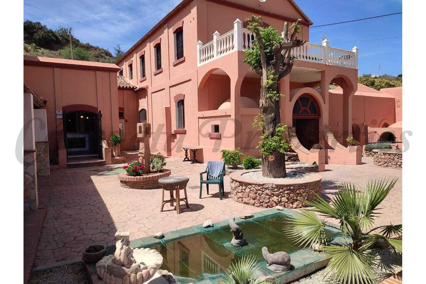 4 sovrum Villa till salu i Nerja med pool garage - 1 400 000 € (Ref: 8481448)