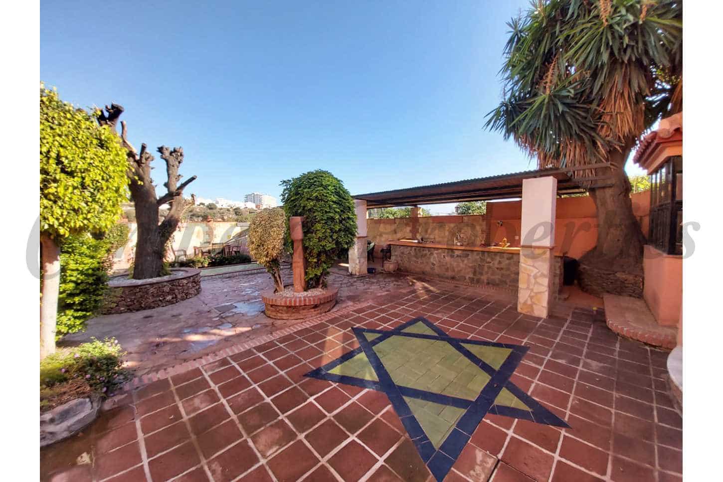 4 sovrum Villa till salu i Nerja med pool garage - 1 400 000 € (Ref: 8481448)