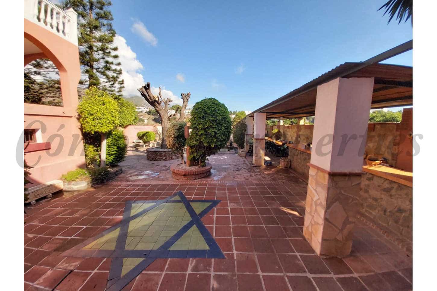 4 sovrum Villa till salu i Nerja med pool garage - 1 400 000 € (Ref: 8481448)