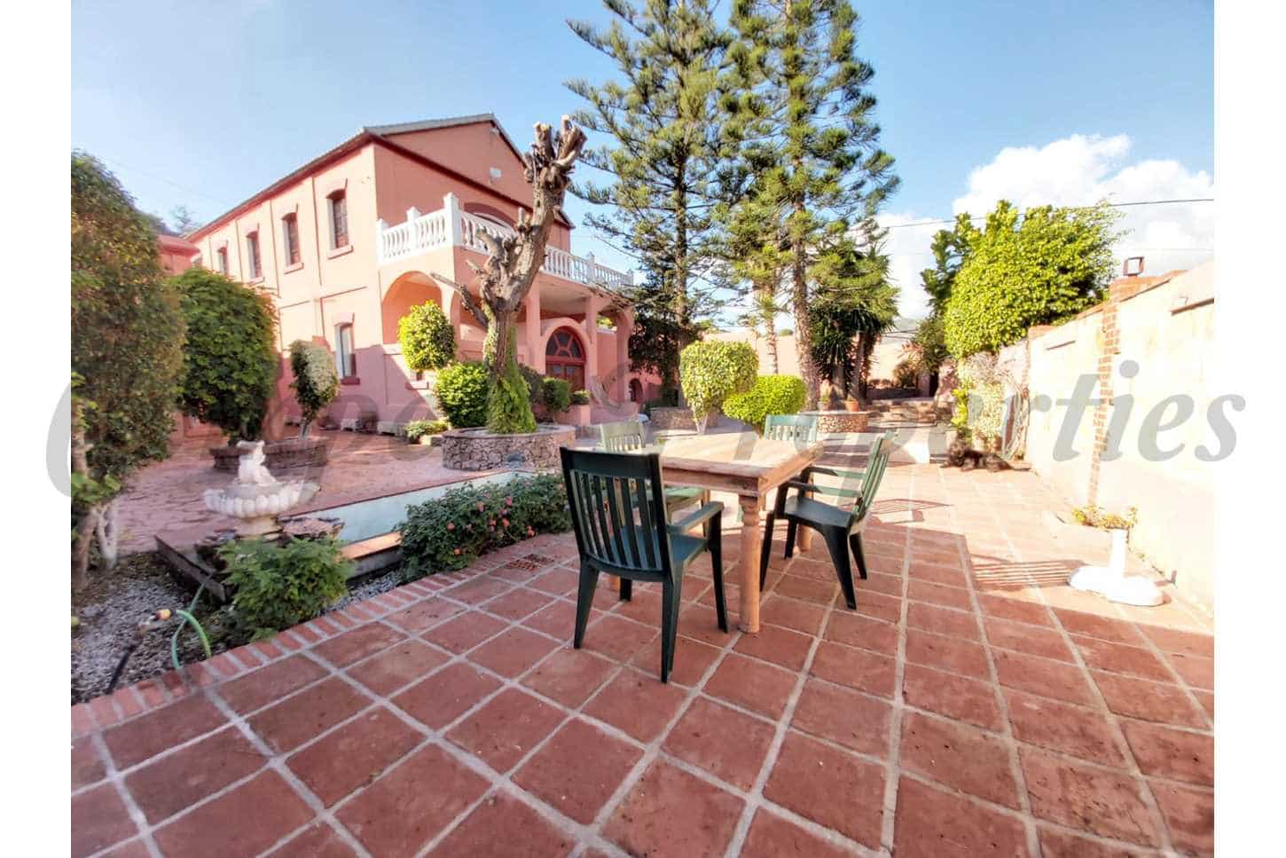 4 sovrum Villa till salu i Nerja med pool garage - 1 400 000 € (Ref: 8481448)