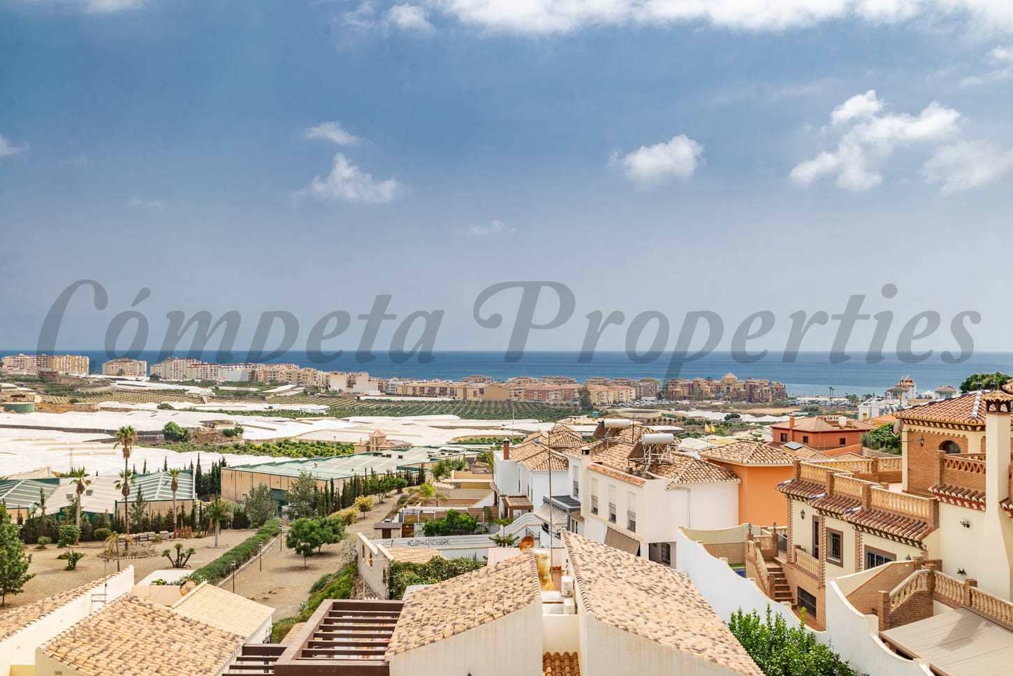 4 soveværelse Semi-Rækkehus til salg i Torrox med swimmingpool garage - € 800.000 (Ref: 8494430)