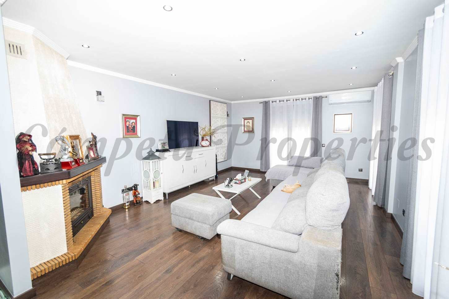 4 soveværelse Semi-Rækkehus til salg i Torrox med swimmingpool garage - € 800.000 (Ref: 8494430)