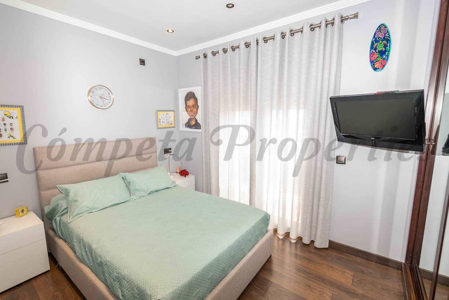 4 soveværelse Semi-Rækkehus til salg i Torrox med swimmingpool garage - € 800.000 (Ref: 8494430)