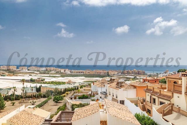 4 soveværelse Semi-Rækkehus til salg i Torrox med swimmingpool garage - € 800.000 (Ref: 8494430)